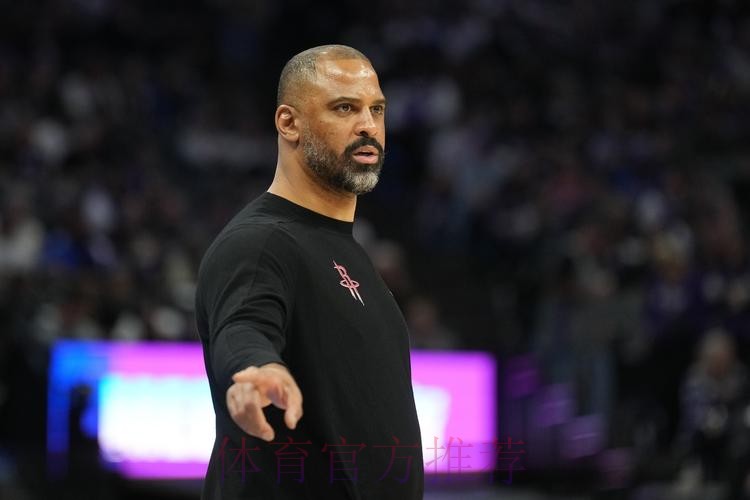 阿门反击送助攻 贾巴里·史密斯双手暴扣 阿门反击送助攻 贾巴里·史密斯双手暴扣